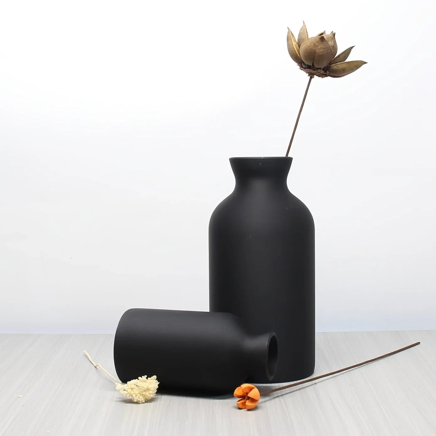 2pc Elegant Black/White Flower Vases